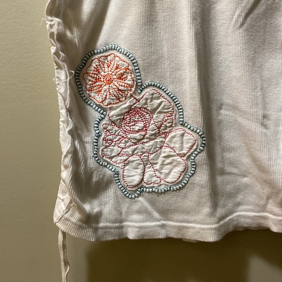 🌺4/$25🌺 XOXO TANK TOP  With FLOWERS AT BOTTOM RIGHT - Picture 2 of 4